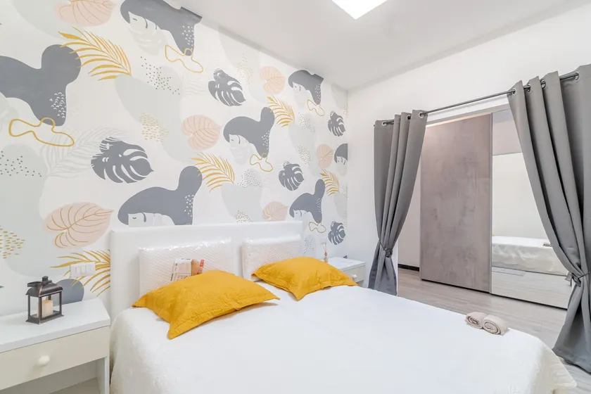 Chiavari Comfortable Flat with balcony & parking - Image 1