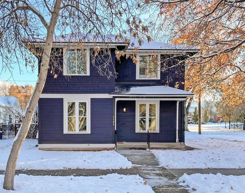 The Madison, Gorgeous Downtown Home w/ Hot Tub! - Image 1