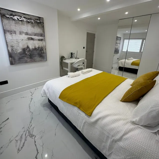 Home in Nottingham for family/friends/contractors - Image 1