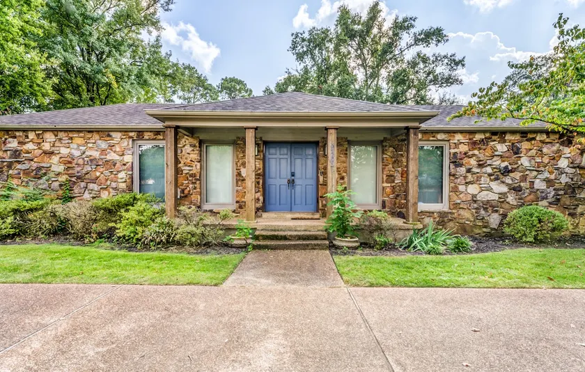 Large 5BR Home with Games & Outdoor Space - Image 1