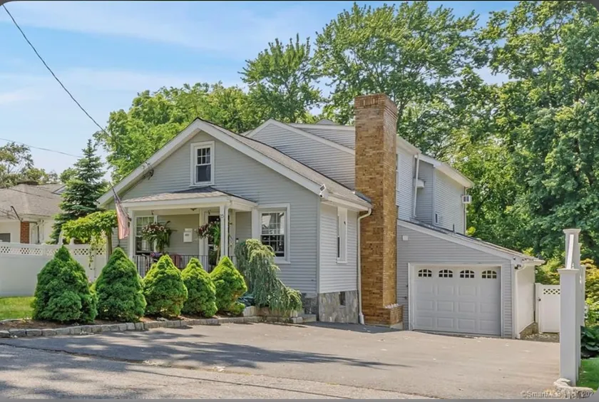 Spacious Home - Center Of Stamford - Image 1