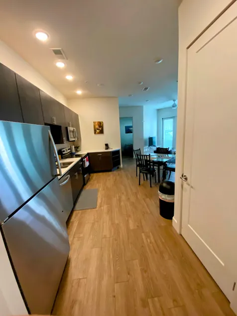 Modern Spacious 2BR/2BA in Downtown Champaign - Image 1