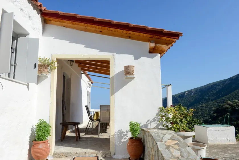 BALCONY IN MELANI - Image 1