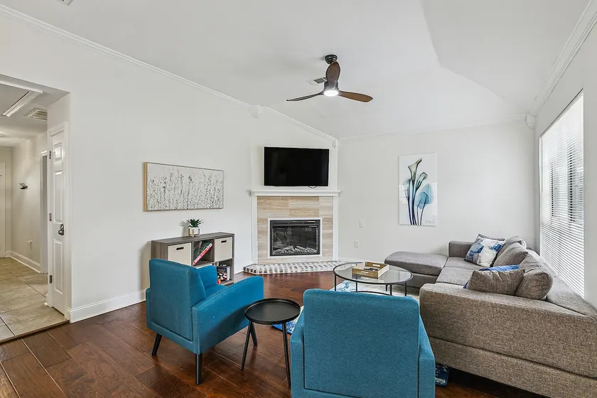 La Grove - Beautiful 3/2 Home Close to LSU! - Image 1