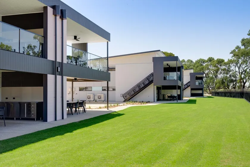 Luxury 3 Bedroom Apartments - Image 1