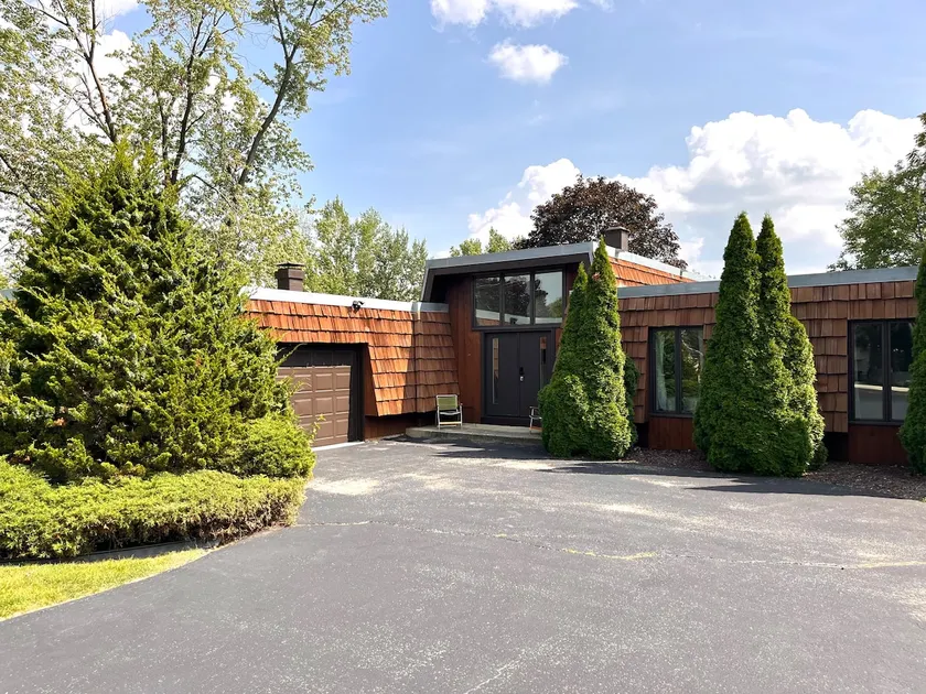 Stylish 1970s Home for Vintage Getaway! - Image 1