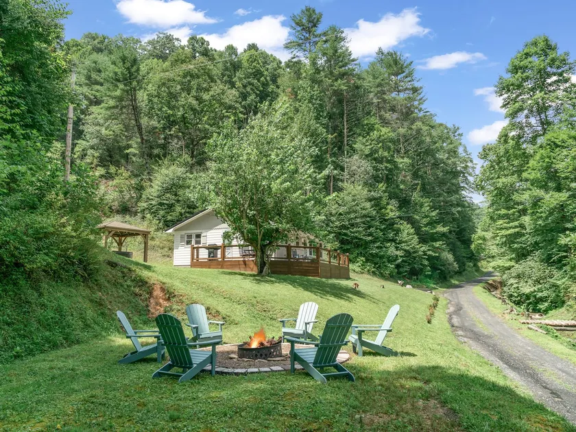 Come Spend Christmas~Hot Tub+Fire Pit~WiFi+Grill! - Image 1
