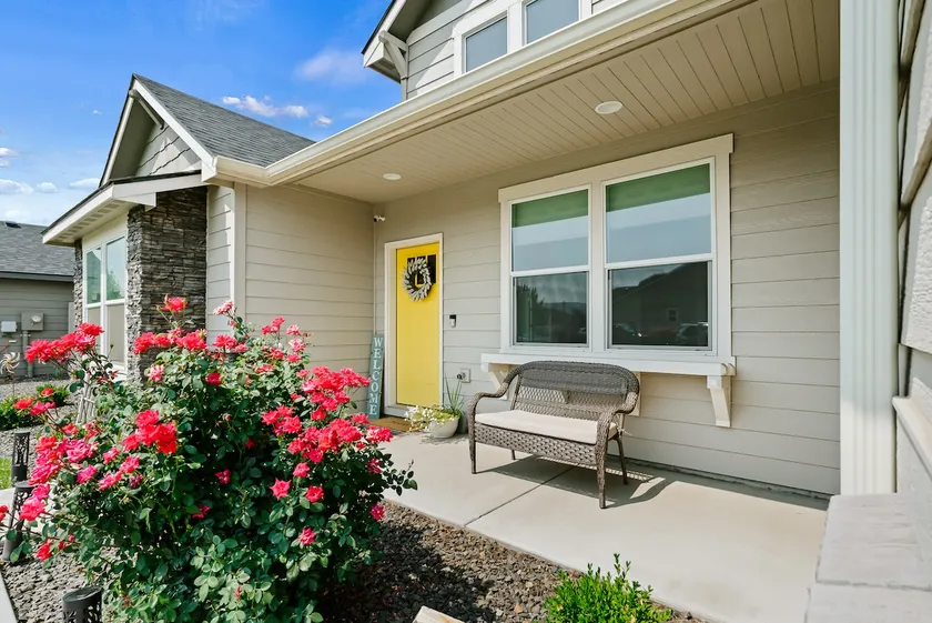 Beautiful updated home in a quiet neighborhood. - Image 1