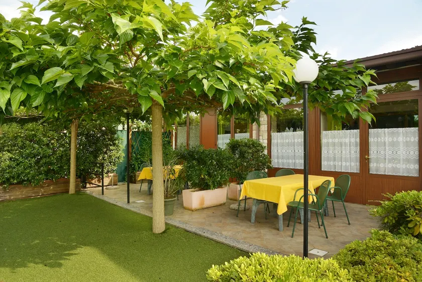 corallo 6 apartment with patio - Image 1