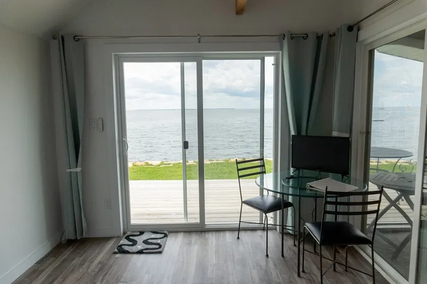 “The Cove” cottage on the bay - Image 1