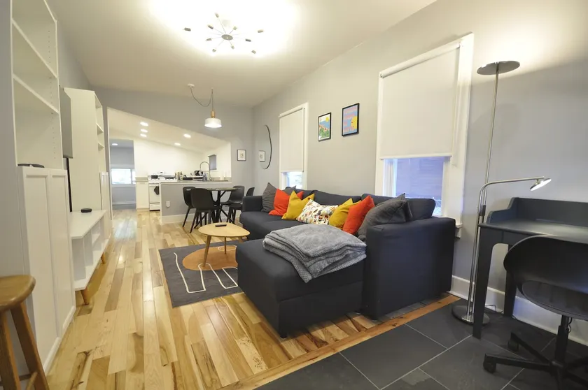 Cozy Modern 2BR Downtown House - Image 1