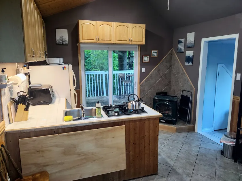 Cute Hillside Guest House near Calabogie - Image 1