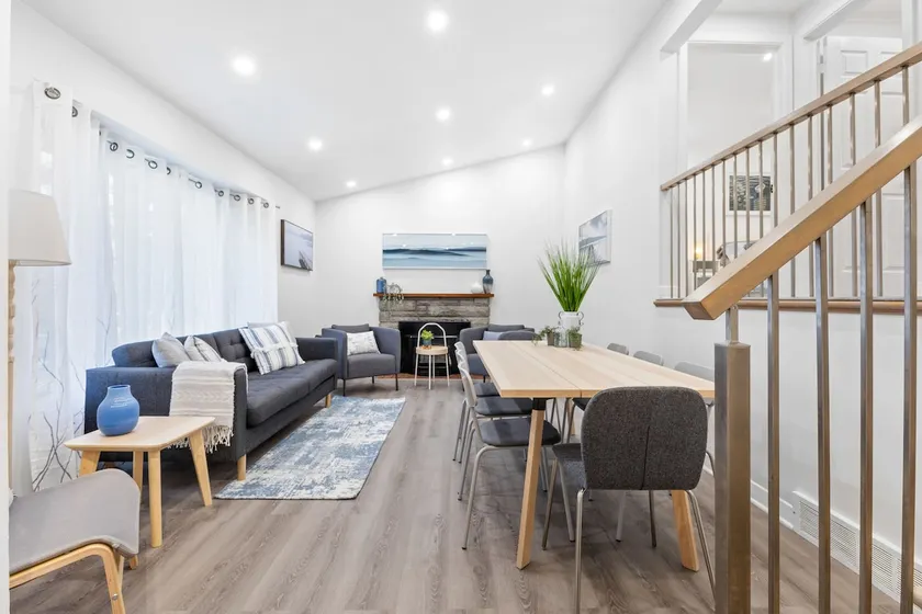 Pierrefonds 4BR House with Garden & EV station - Image 1