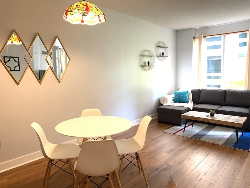 Bloor Yonge Cozy 1BR And Den Free Parking - Image 1