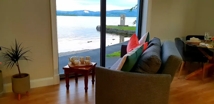 A Romantic Getaway Lakeshore 1 bed Lodge for 2 per - Image 1