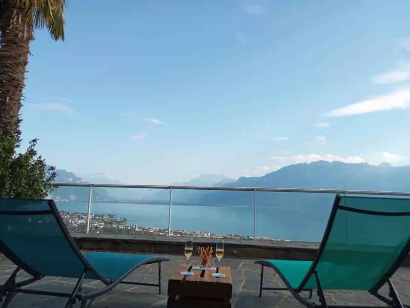 Apartment with lake view - Image 1