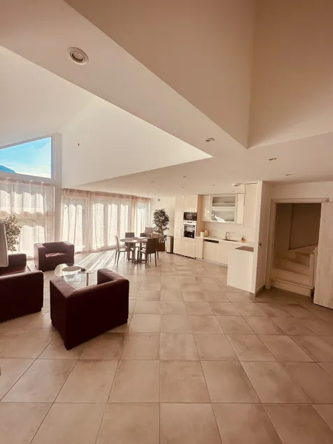 Large, bright, cozy apartment. - Image 1