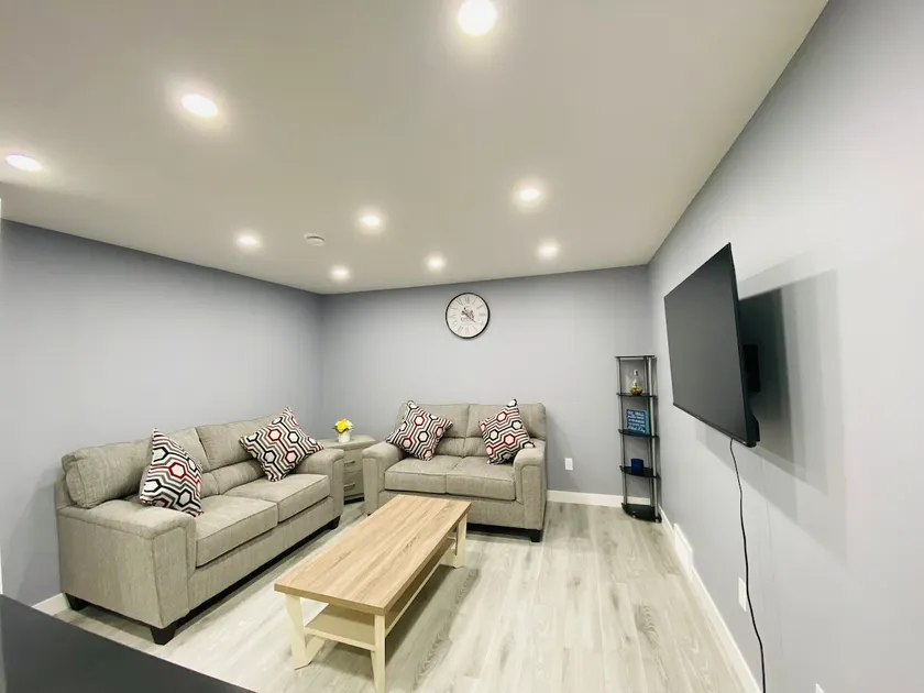 Beautiful 2 Bedroom suite ! - Image 1