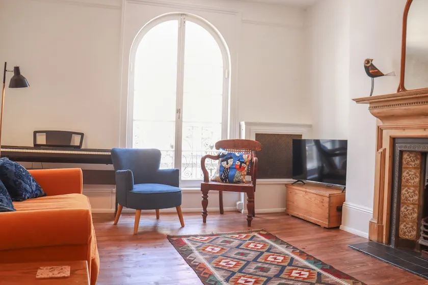 2 bed, 2 ensuite in the heart of Hastings Old Town - Image 1
