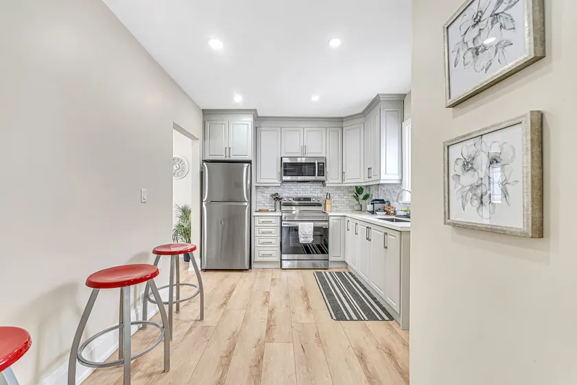 Walk to Falls | 5BR w/ Patio + Parking for 6 Cars - Image 1