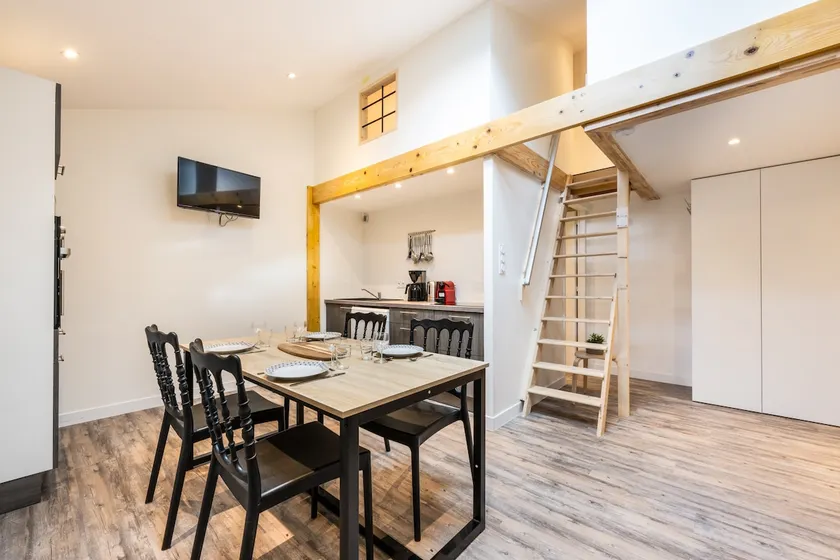 Elegant 2 bedrooms - 30 min to ski - Parking WiFi - Image 1