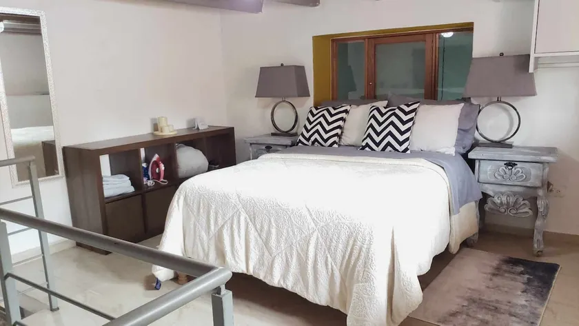 Cozy room downtown area - Image 1