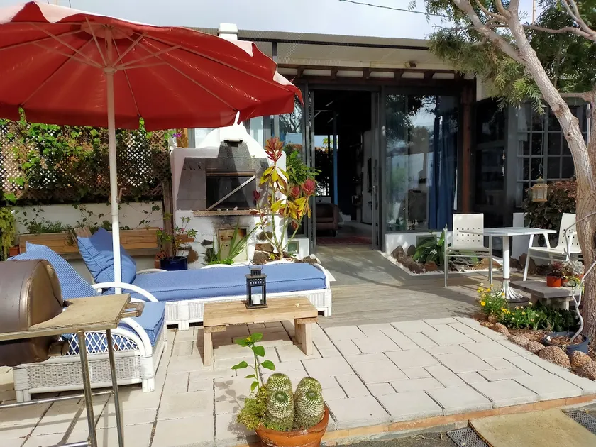 Glazed studio in a beautiful garden, Lanzarote - Image 1