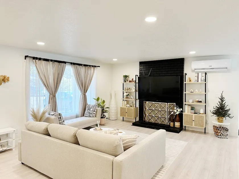 The Cozy Vancouver Home - Image 1