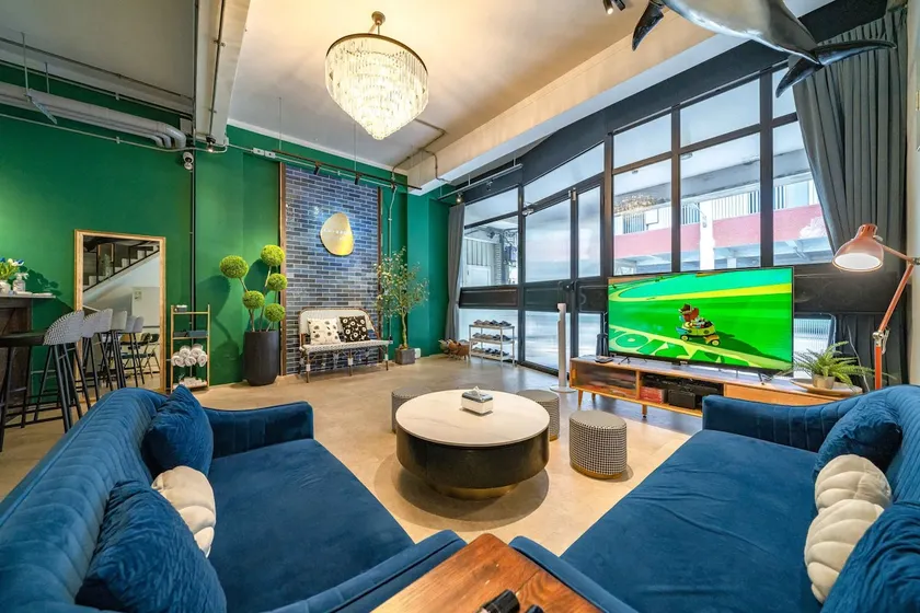 Blue House Homestay in Hualien City, near Dongdamen Night Market and business district, quality and beautiful industrial style! - Image 1