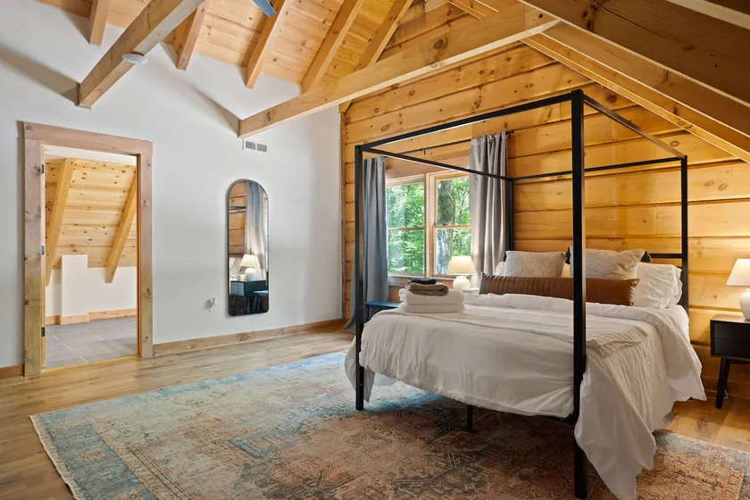 Travelers Rest Cabin- Stylish 5 BR Home on 8 Acres - Image 1