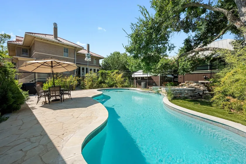 Majestic Hyde Park Historic Home - Image 1