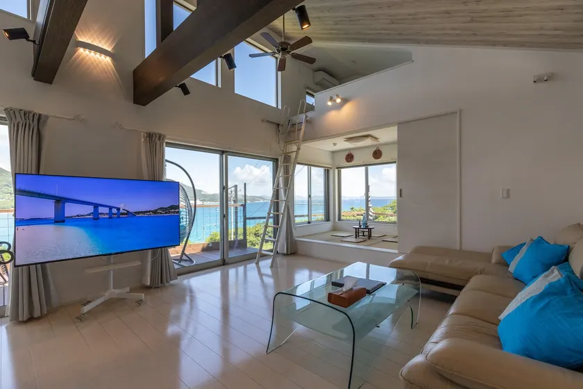 Serenity - A rental stay overlooking the blue sea and morning sun, and the ships in the harbor - Image 1