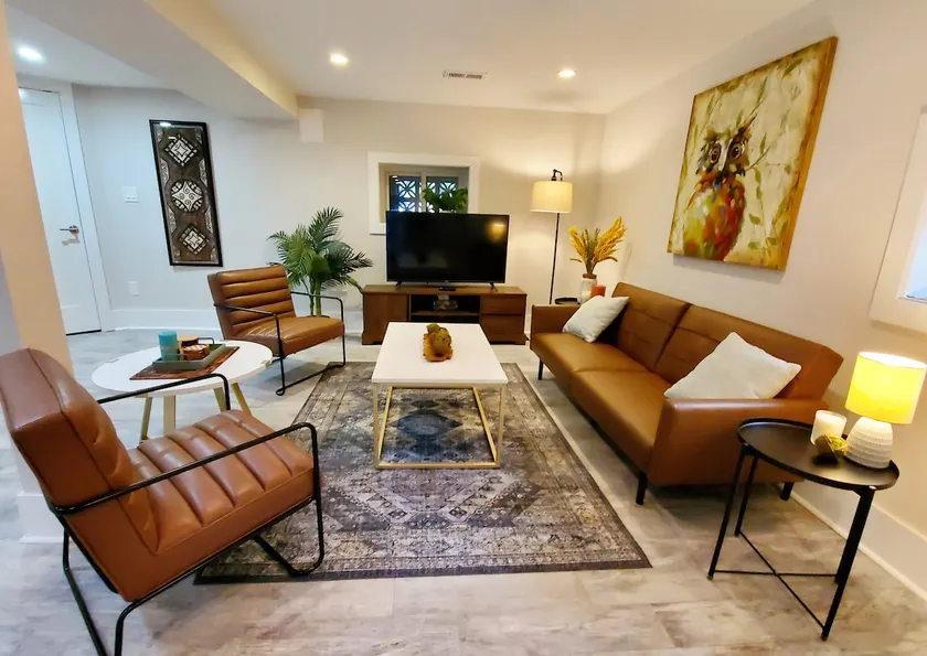 Owl Haven: Urban Retreat - Image 1