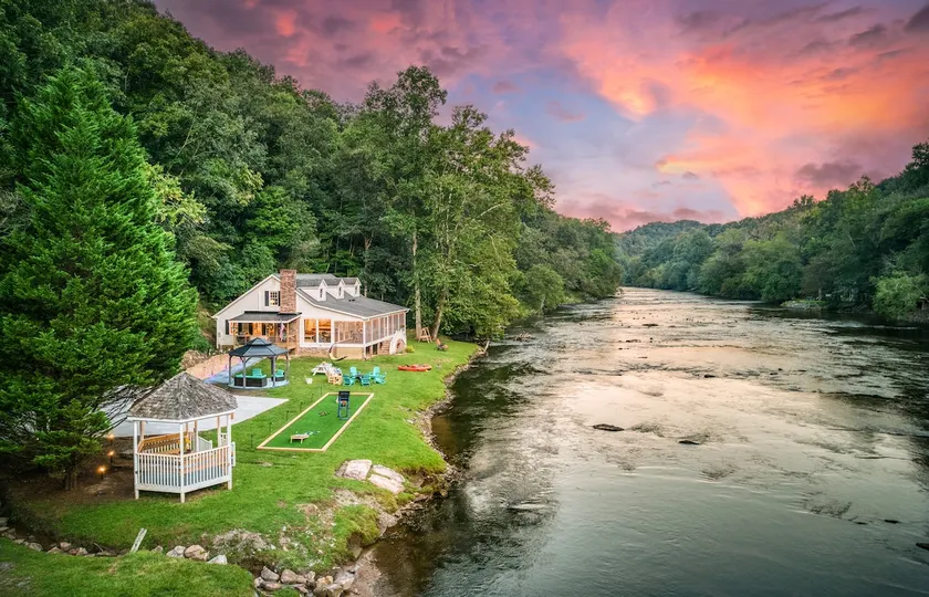 Looking Glass Retreat-Exquisite Waterfront Home - Image 1