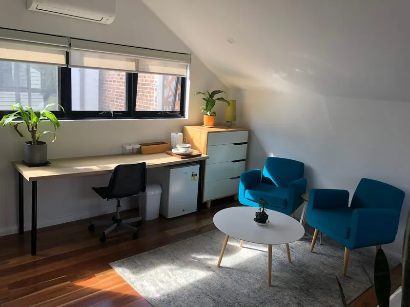 Adorable 1 Bedroom Newtown Studio Perfect Location - Image 1