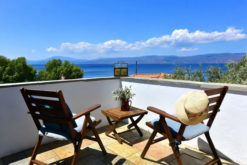 Nelly's Coastal Family House - Image 1