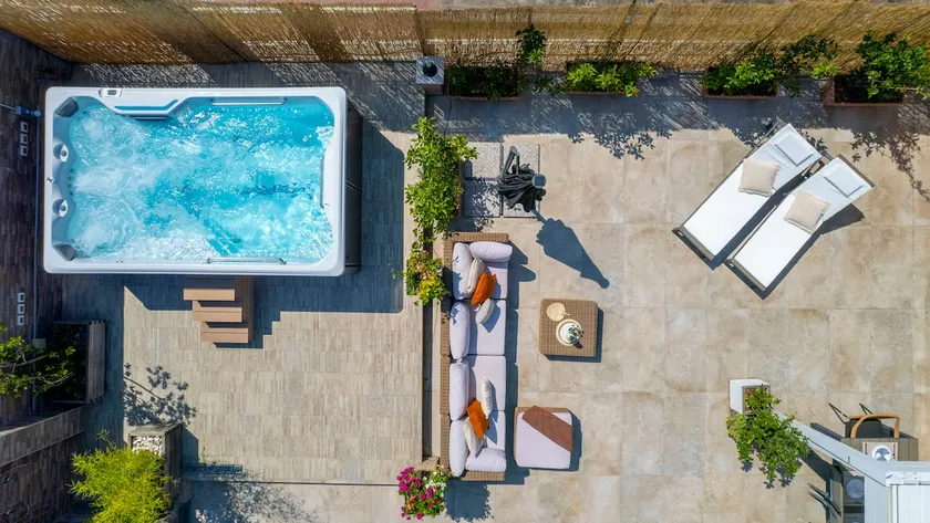 [Historic Center] – Luxury penthouse with swimming pool - Image 1