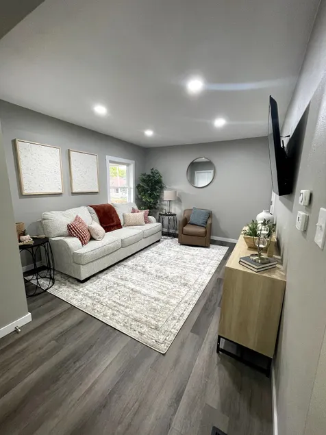 Cozy Oak home - Image 1