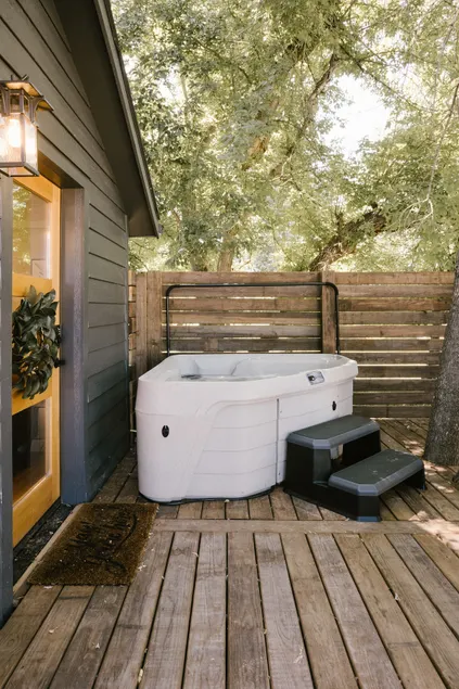 Beautiful Getaway with Hot Tub - Image 1