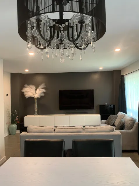 Modern Gem | 41 Km Rogers Centre | Large Driveway - Image 1