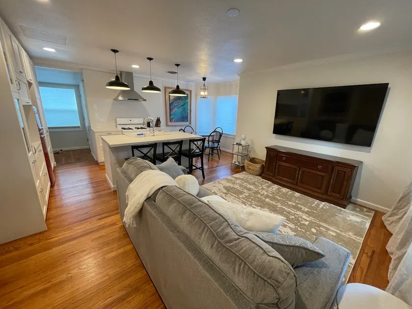 The Corner Cottage - Image 1
