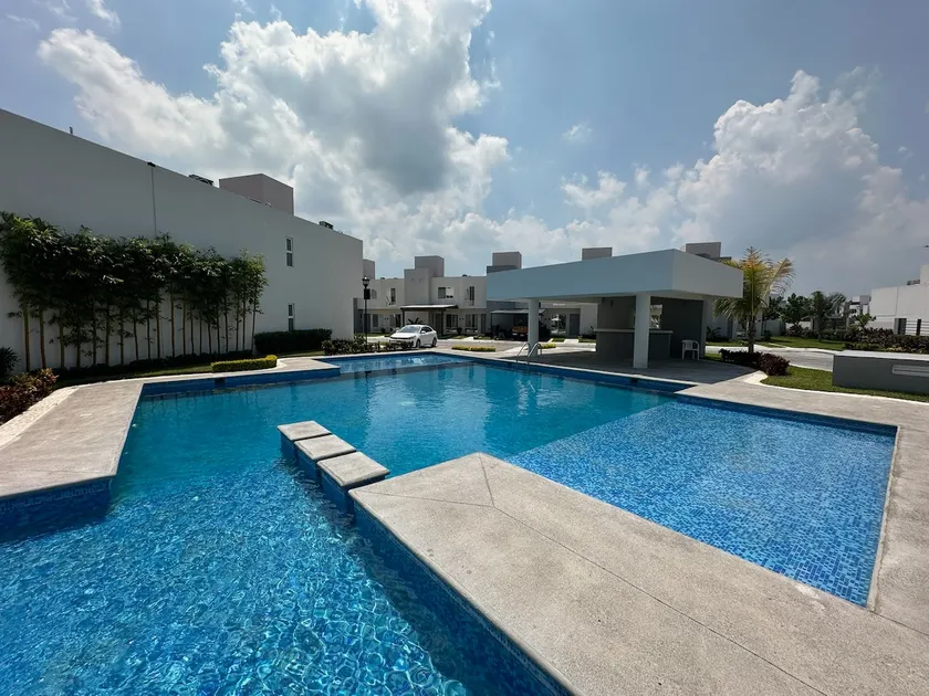”Victoria” house with pool and lagoon access - Image 1