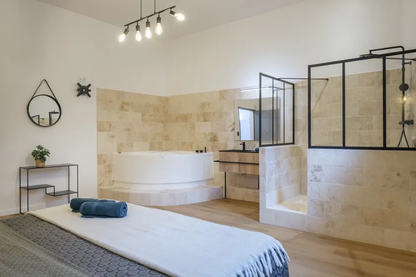110 m2 loft-style apartment - Image 1