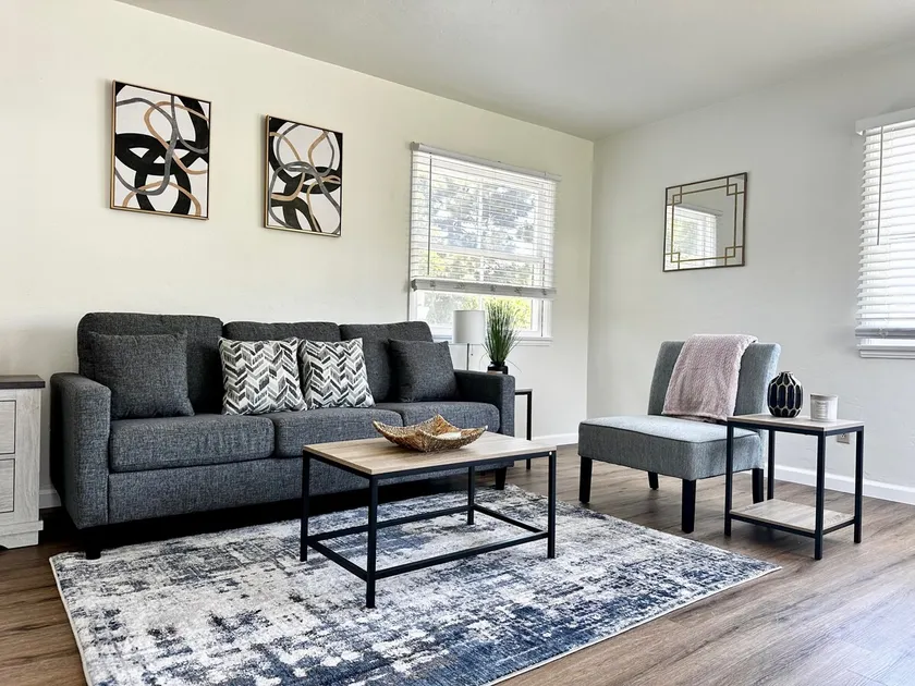 Urban Escape! Central Location! - Image 1