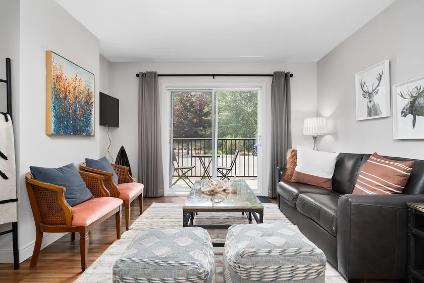 Minimalist 2BR (Studio+1BR) Perfect for Groups! - Image 1