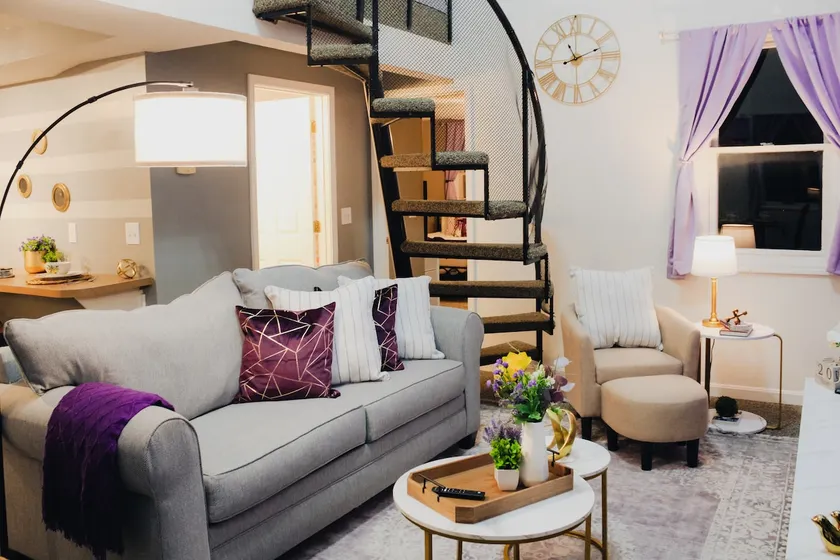 Stylish Clifton Loft • King Bed • Family Friendly - Image 1