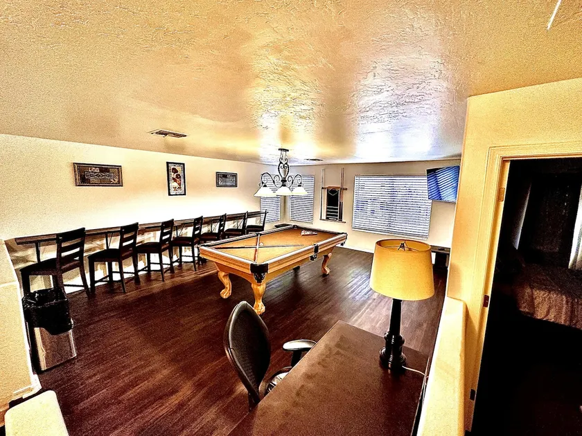 Gateway 4Bd Oasis w/Pool/Pool Table - Image 1