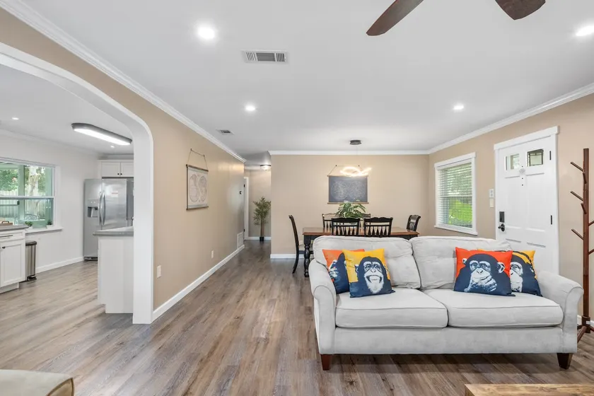 Cave Country Retreat | Cozy Oasis Near Downtown - Image 1