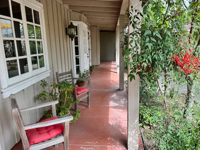 Pico Cottage on Bell Street - Image 1