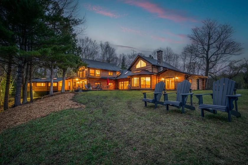 Luxury Cabin On 100+ Acre Sandy Beachfront Lake! - Image 1